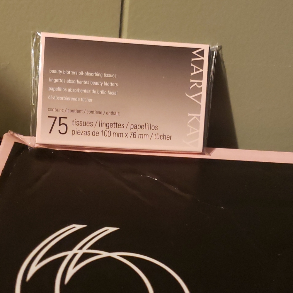 Beauty blotter oil absorbing tissues
